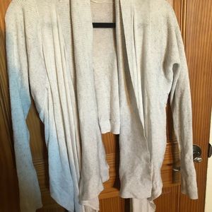 Lululemon Athletica Cropped Cardigan Size 4.